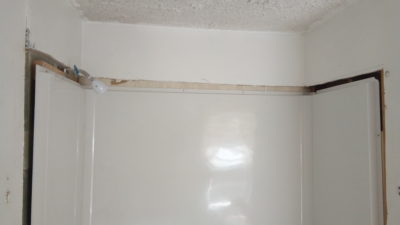 Shower surround with drywall gap around edge